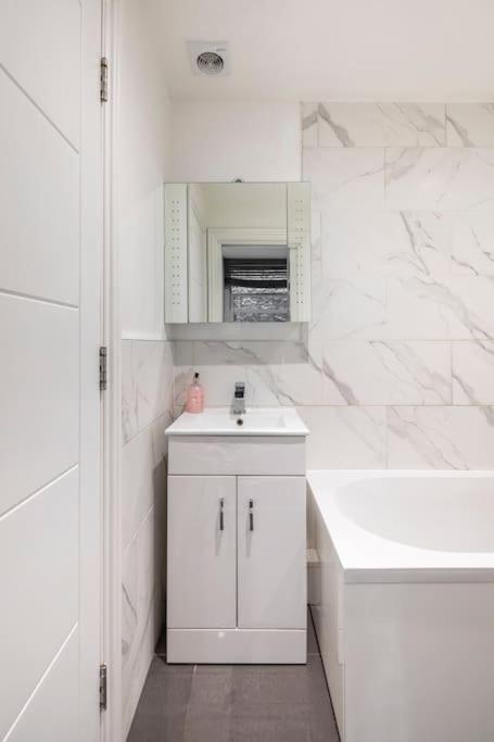 Beautiful Brighton Apartment, 5Min Walk To Beach Exterior photo